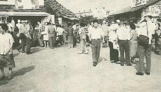 賑わう旧「白老アイヌコタン」